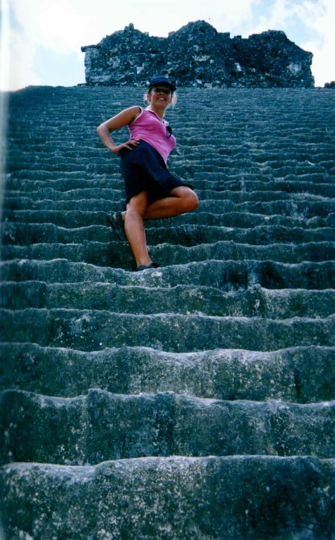gua_tikalstep.jpg